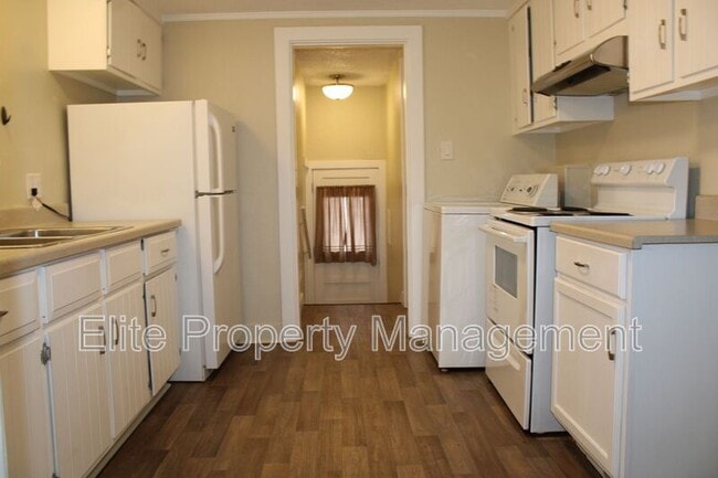 Building Photo - 605 Acero Ave