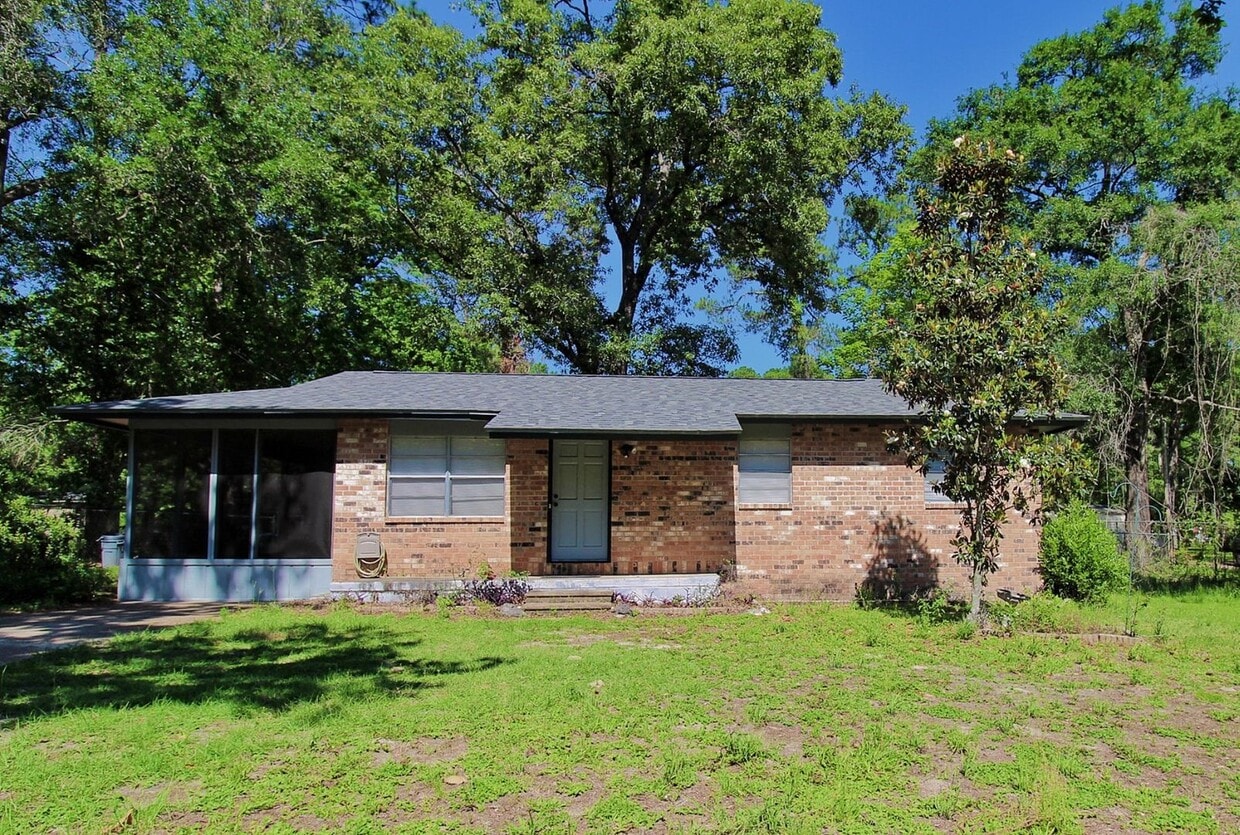 Primary Photo - Charming 3 Bedroom Home Available In Crawf...