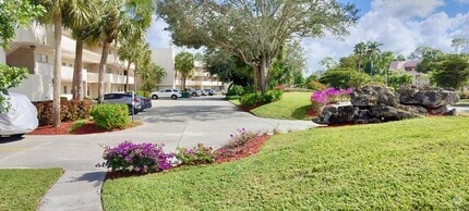 Building Photo - 501 Forest Lakes Dr