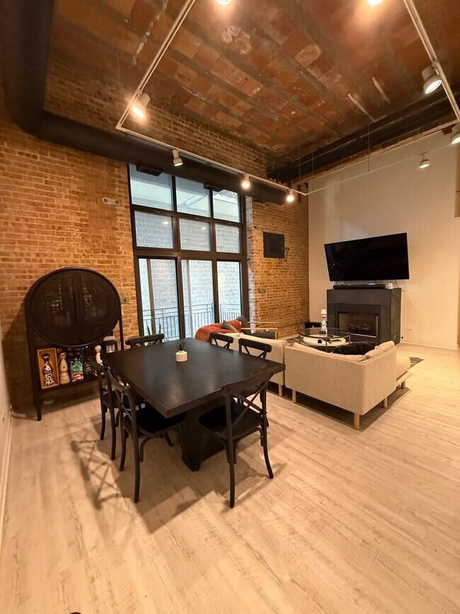 Foto del edificio - 222 S Racine Ave