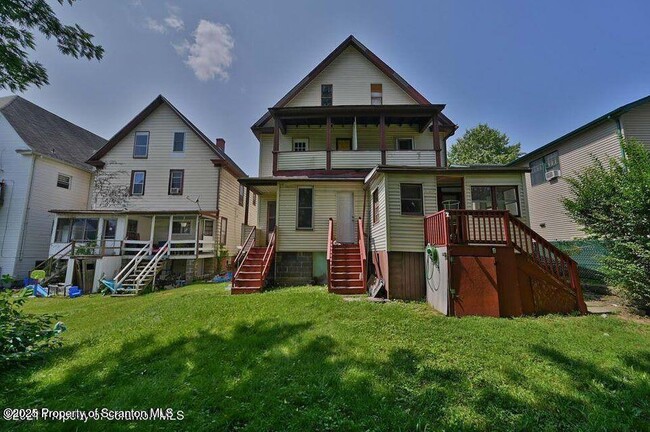 Foto del edificio - 1416 Capouse Ave