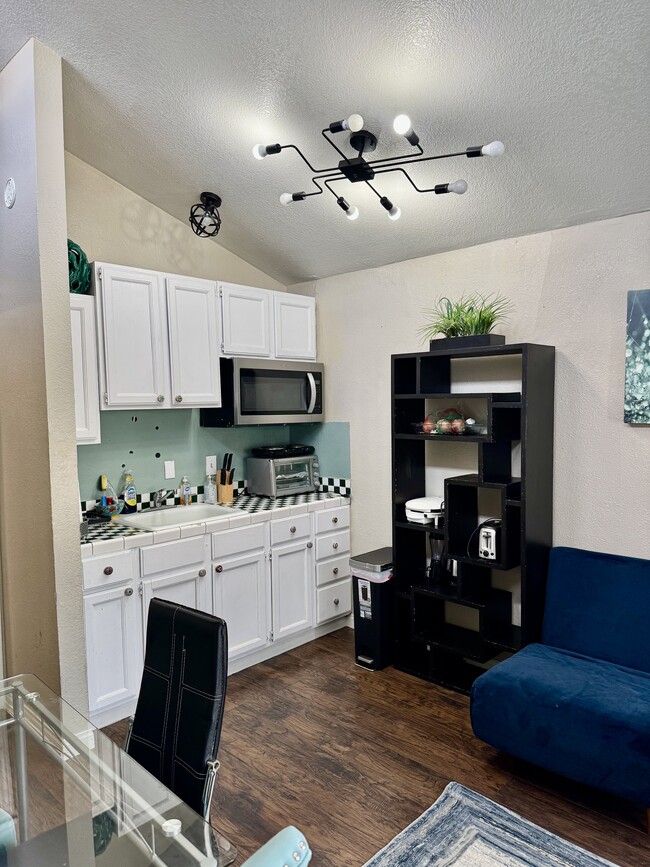 Building Photo - 6918 Coley Ave