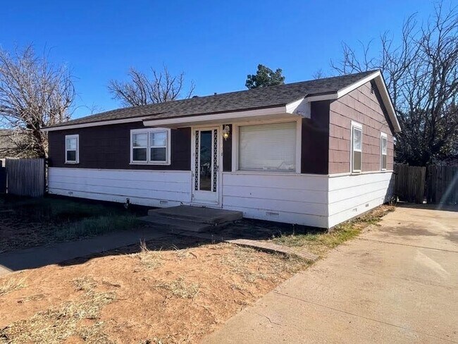 Foto del edificio - Move-In Ready 3-Bedroom Lamesa Home – Comfortable Classic Charm!