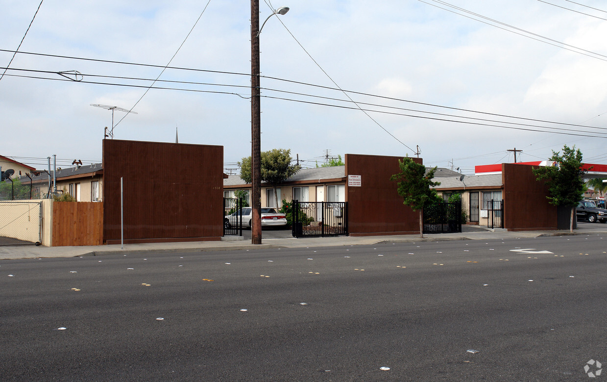 Foto del edificio - 4538-4546 W Imperial Hwy