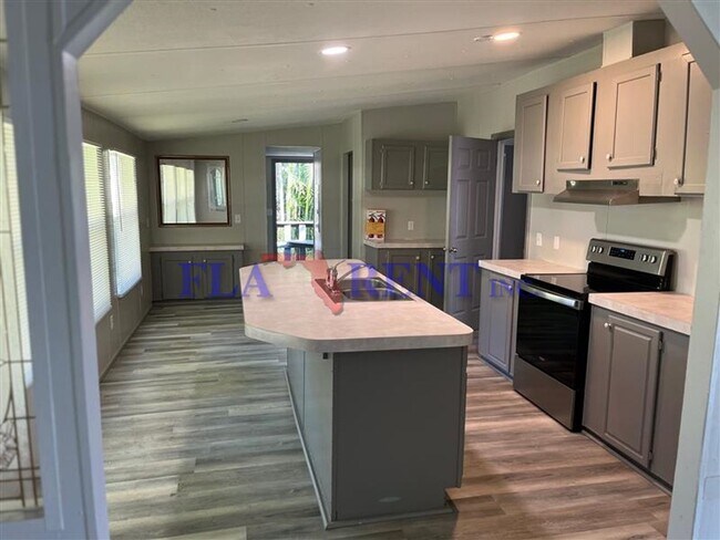 Building Photo - **3/2 Manufactured home (St. Cloud)**