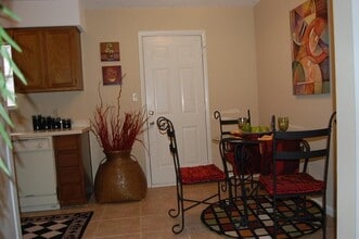 Building Photo - 208 Squirrel Haven Rd