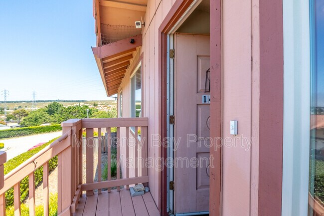Building Photo - 1446 Skyview Dr