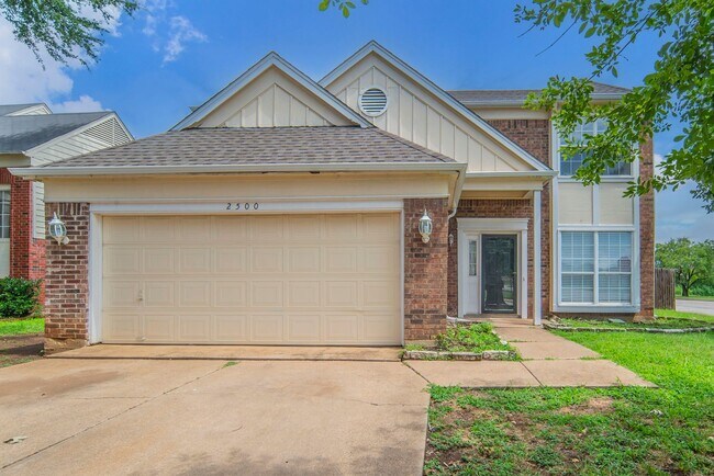 Spacious 4-Bedroom Home Across from the Pa... - Spacious 4-Bedroom Home Across from the Pa...