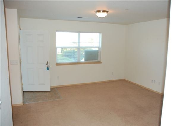 Building Photo - 1481 SE Willow Dr