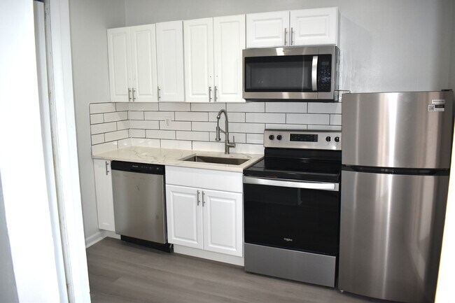 Building Photo - 2444 Callow Ave