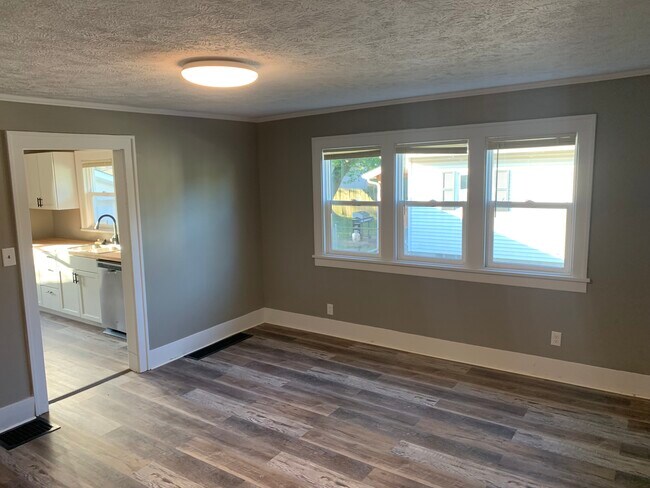 Comedor - 1122 S Webster St