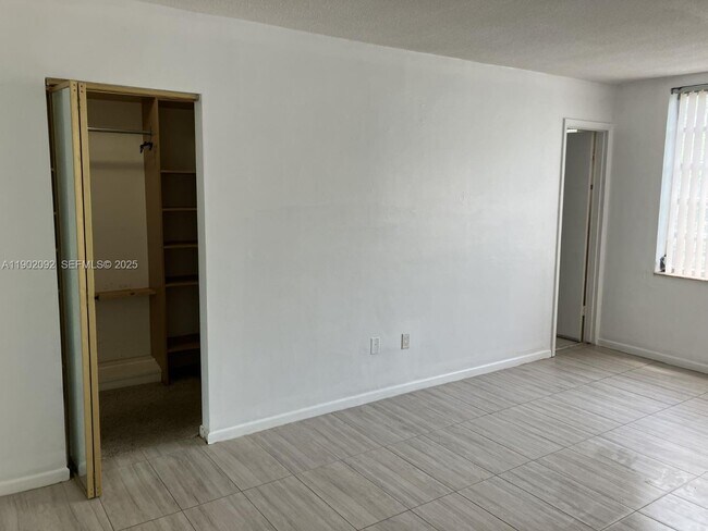 Foto del edificio - 1601 NE 191st St