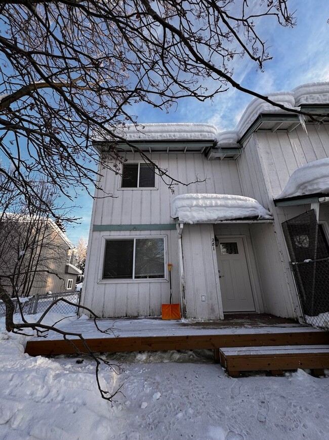 Building Photo - 2 Bedroom Townhouse in East Anchorage!