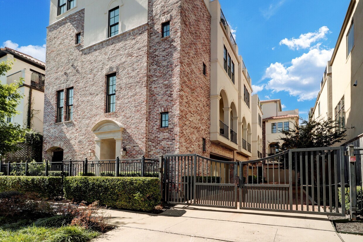 Foto principal - 4838 Austin St