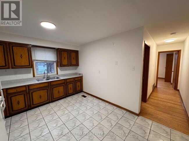 Building Photo - 182 St Clarens Ave