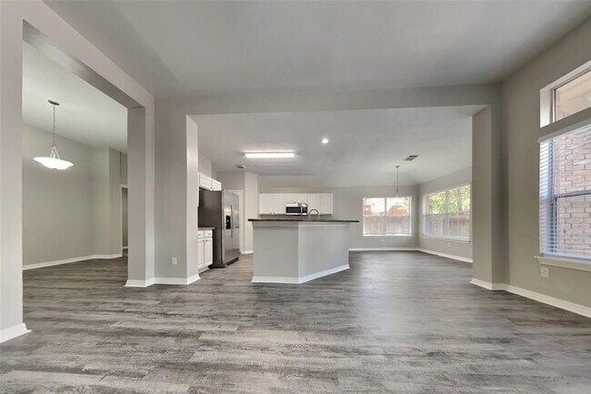 Building Photo - 6427 Upper Lake Dr