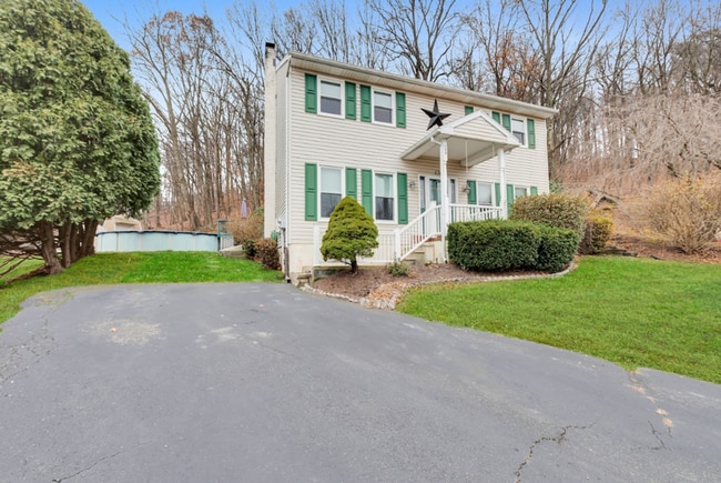 Building Photo - Family-Friendly 4-Bed Home with Pet-Friendly Yard and Pool in a Quiet Neighborhood