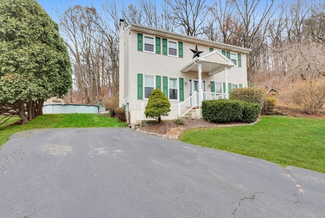 Foto del edificio - Family-Friendly 4-Bed Home with Pet-Friendly Yard and Pool in a Quiet Neighborhood