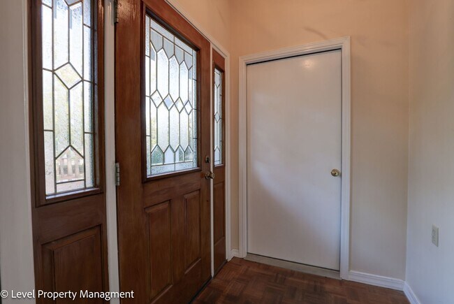 Foto del edificio - Spanish Fort Duplex Side B 2/1 with Bonus Room