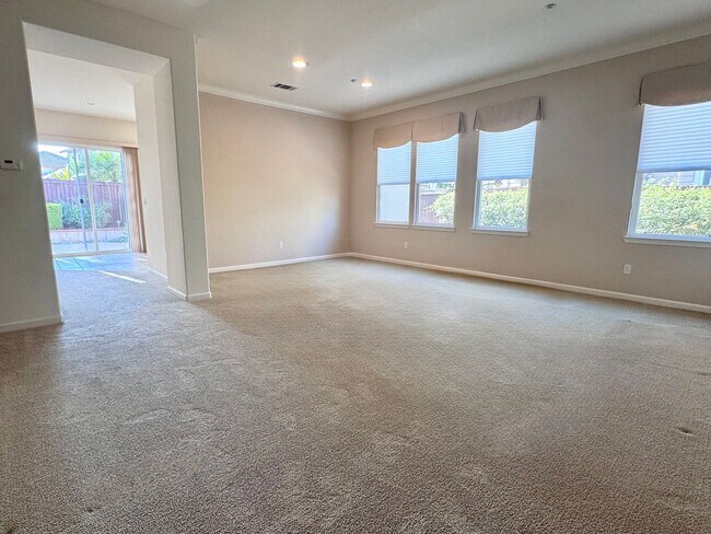 Foto del edificio - Beautifully Maintained Single Story 4 Bed ...