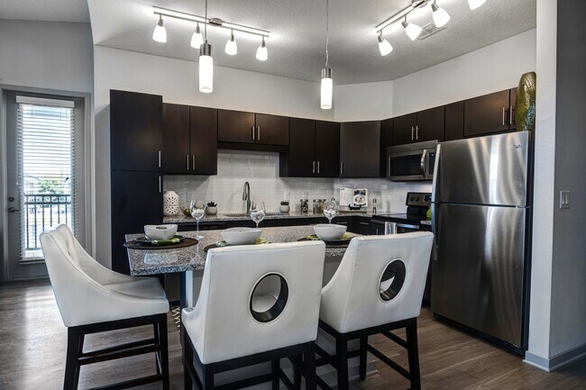Building Photo - 3605 Pavilion Palms Circle, Unit 2