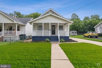 Building Photo - 38 Pressey St