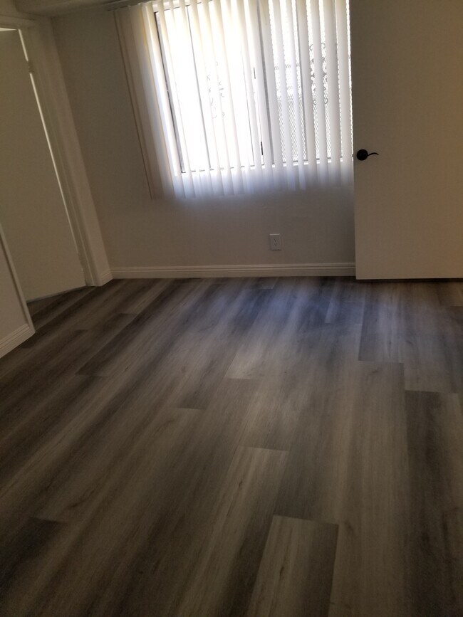 Building Photo - 724 New Hampshire S Ave