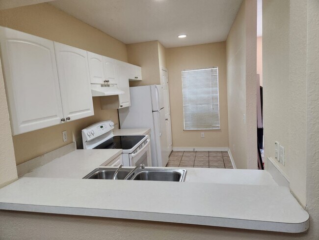 Vista de la cocina - 4206 Plantation Cove Dr