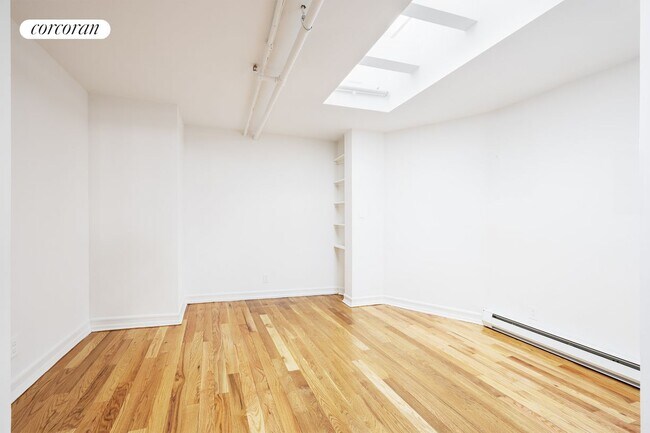 Foto del edificio - 237-241 Bedford Ave