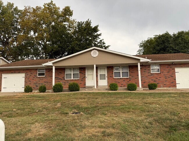 Building Photo - 611 Linda Ln