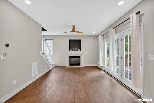 Building Photo - 8006 Crenshaw Ln