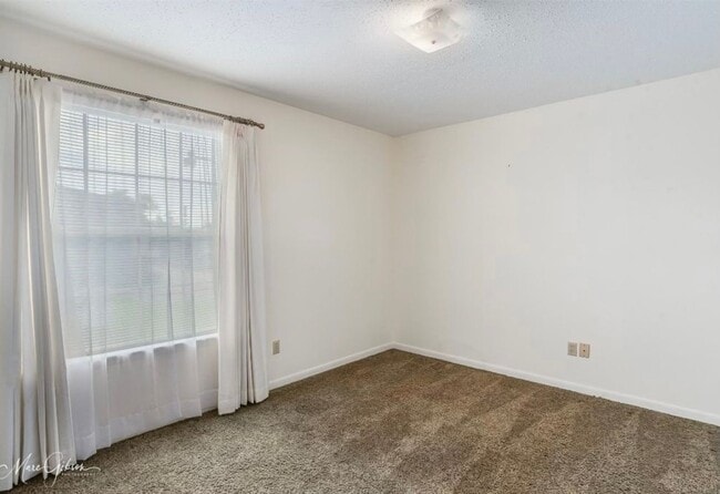 Building Photo - Bossier City! Clean 2 bedroom/2 bath!