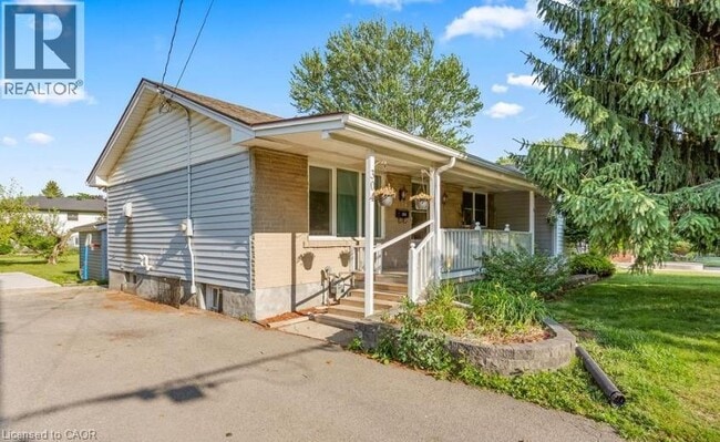 Building Photo - 304 FIRST Avenue Unit# UPPER