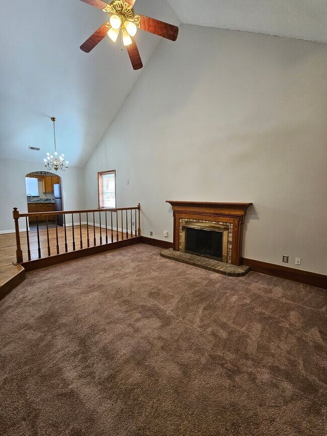 Building Photo - Charming Ladson Home