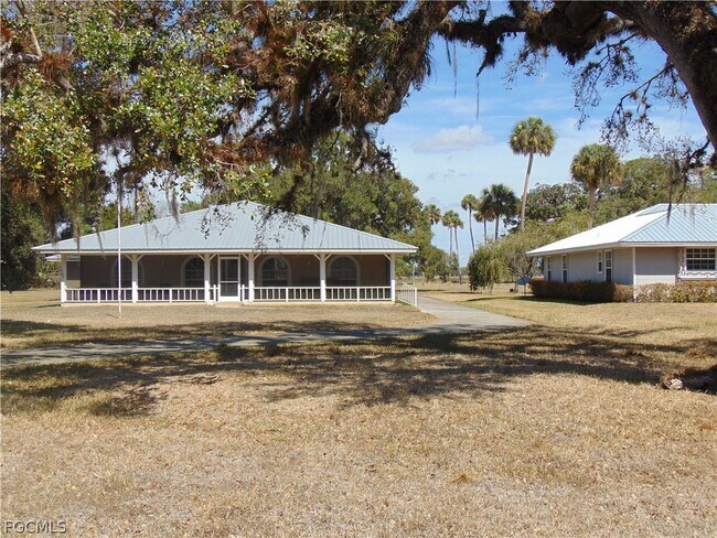 Foto del edificio - 1092 Riverbend Dr