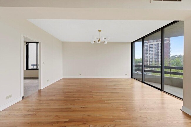 Building Photo - 2660 Peachtree Rd NW