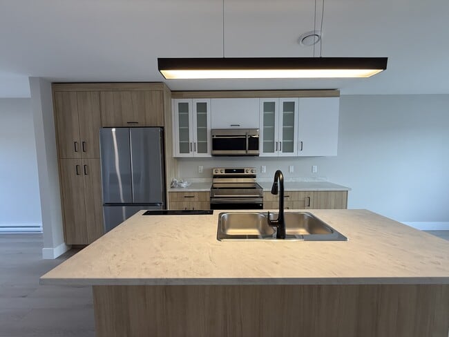 Building Photo - 63 Mia St