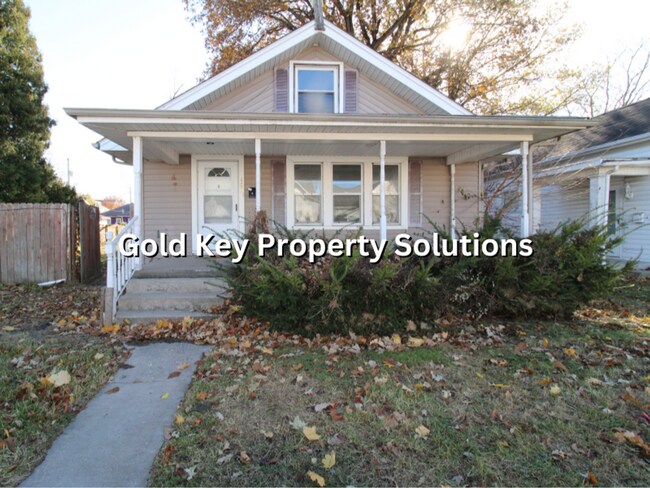 Foto del edificio - 2 BR 1 BA House with Fenced Backyard, Basement, and Garage NO SECTION 8