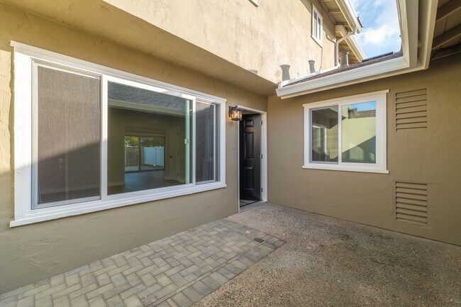 Foto del edificio - Charming 3-Bedroom Condo in Creekside Village – Prime Location!