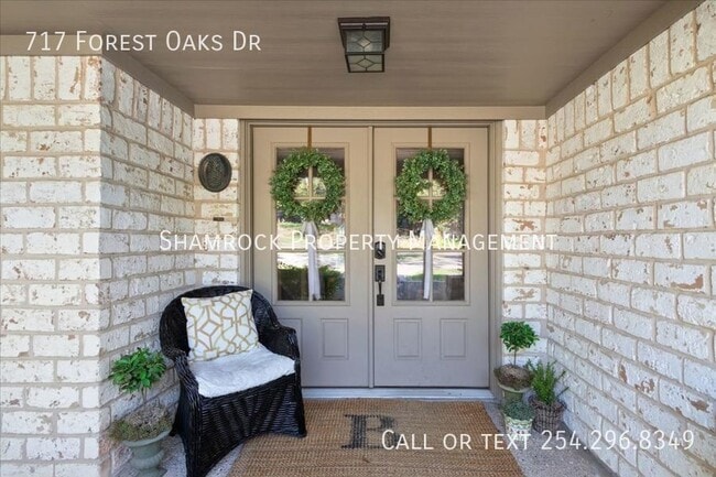 Building Photo - Lovely Woodway Home