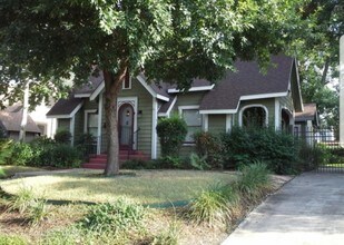Building Photo - 323 Furr Dr