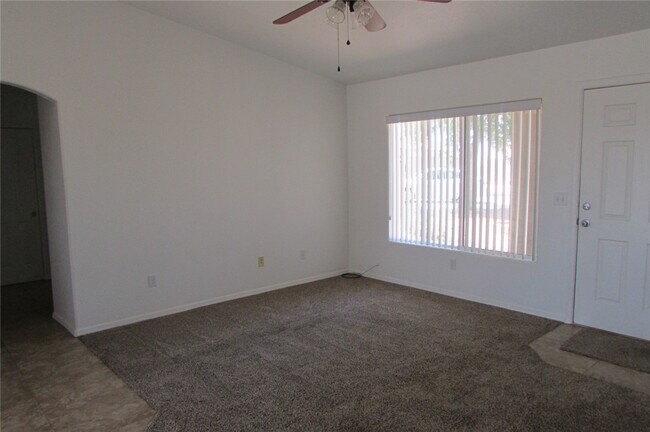 Building Photo - 2402 Prickly Pear Dr