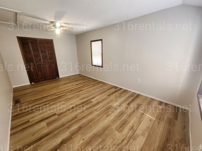 Foto del edificio - $975- 3 bedroom / 1 bathroom - Single Fami...