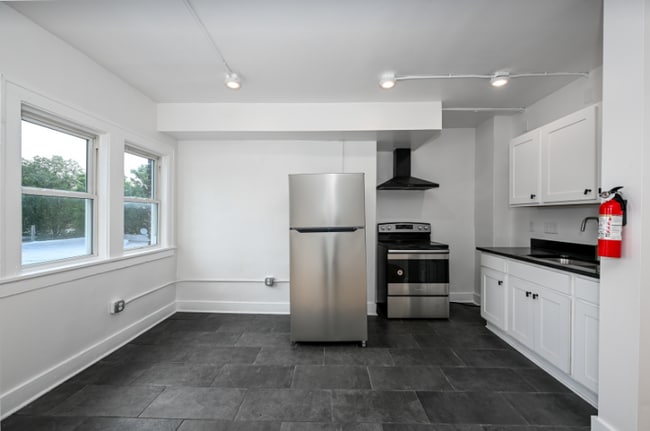 Foto del edificio - 1384 W 83rd St