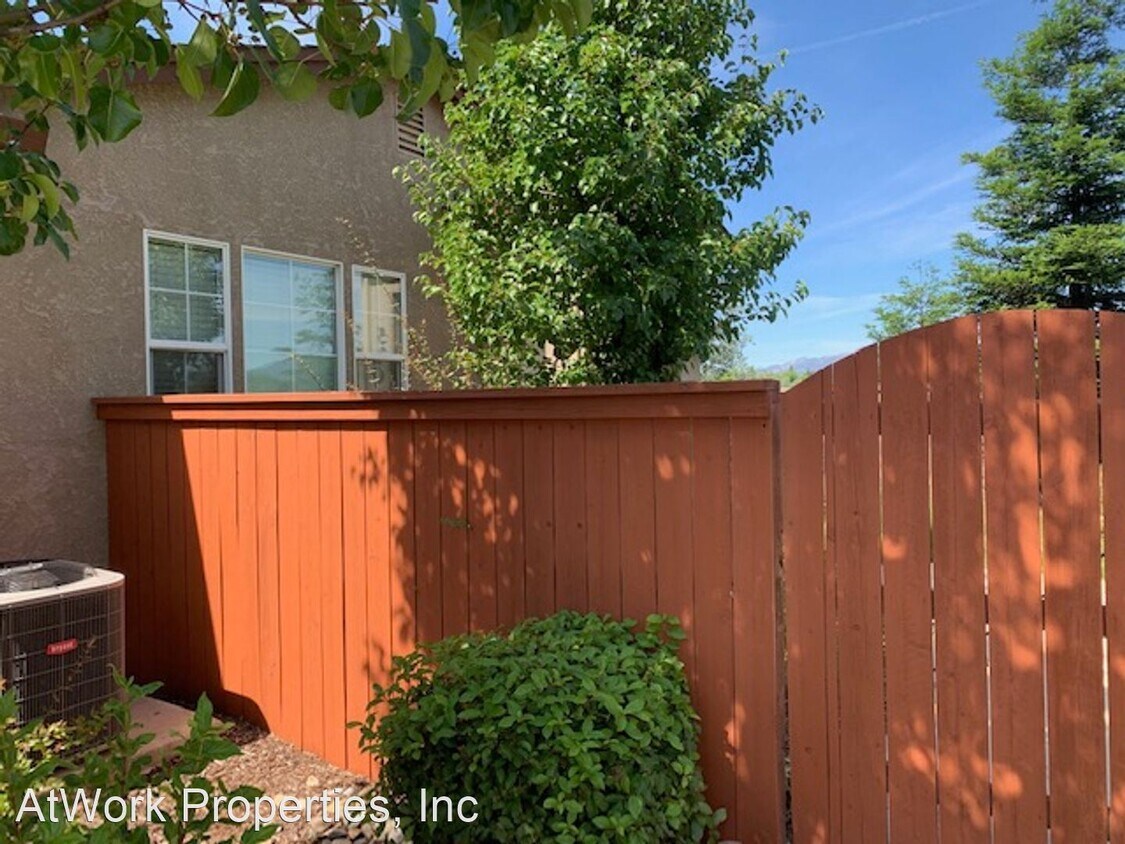 3 br, 2 bath House 520 Mission De Oro House for Rent in Redding, CA