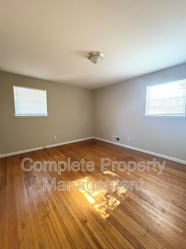 Building Photo - 601 26th Ct NW