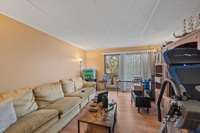 Foto del edificio - 5S070 Pebblewood Ln