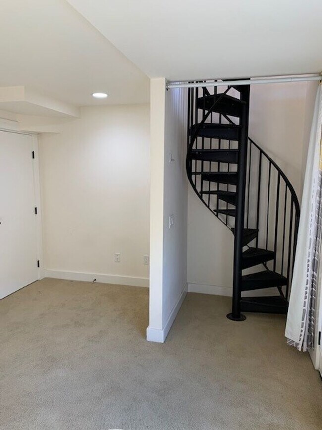 Building Photo - Central District/Judkins Townhouse