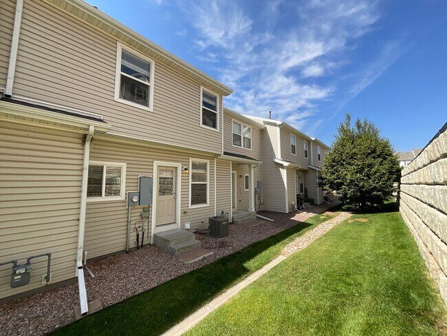 Foto del edificio - 2 Bedroom Townhome Available Near S Circle...