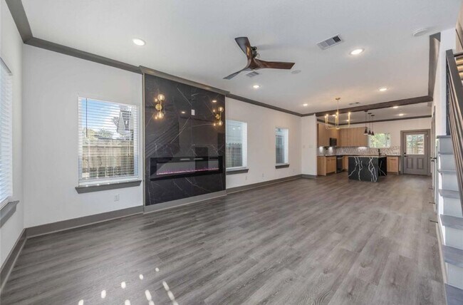 Foto del edificio - 8018 Attwater St